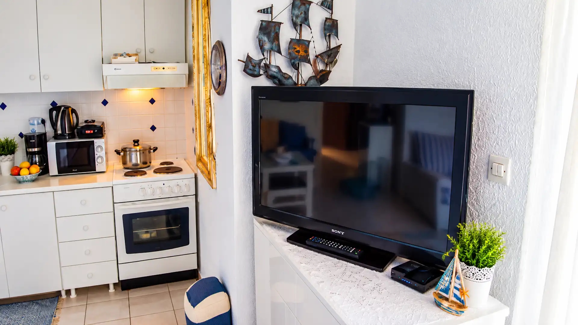 Kleo House kitchen and TV area