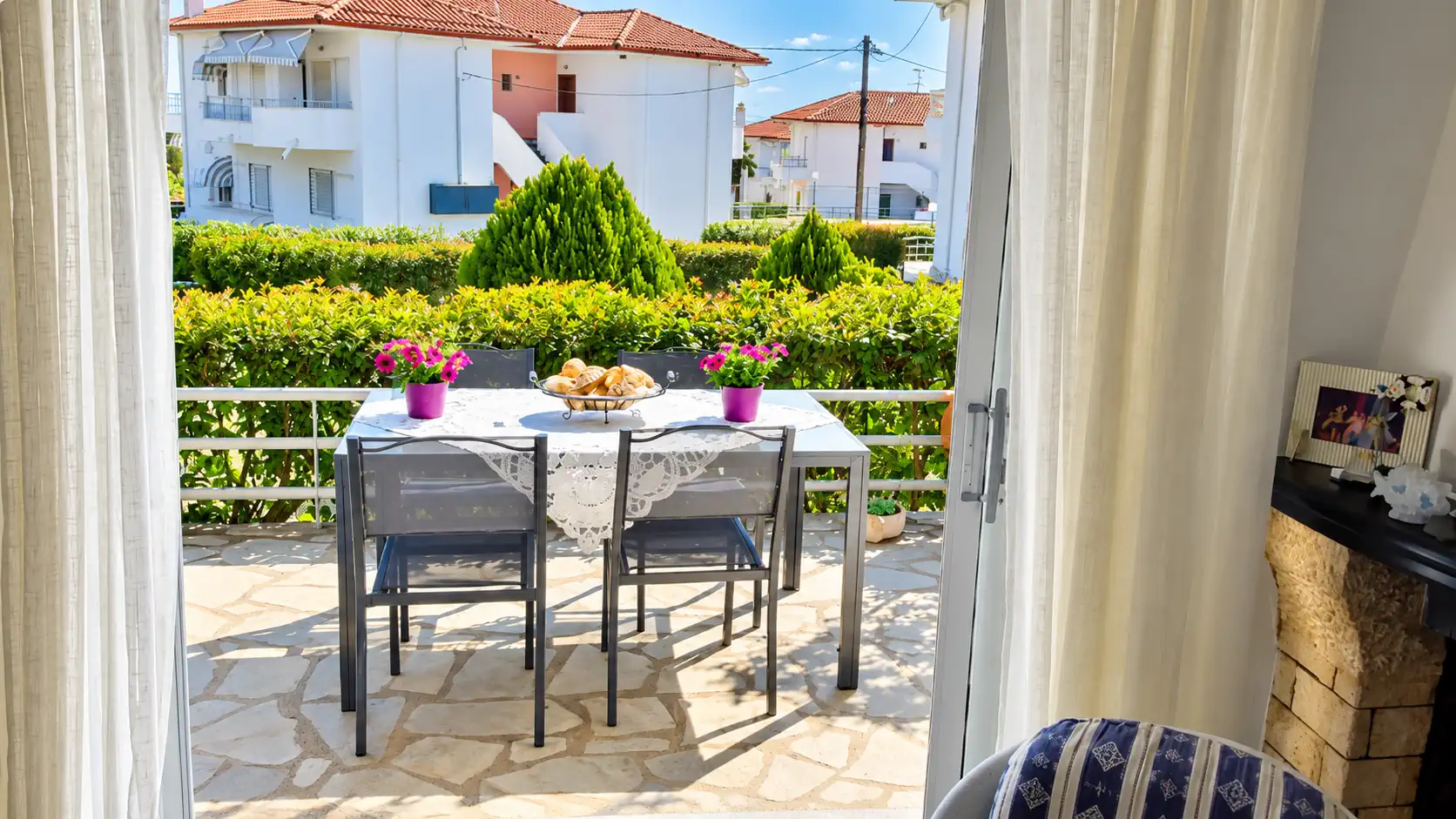 Kleo House outdoor dining table