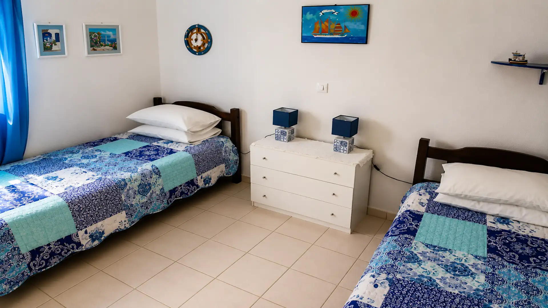 Kleo House twin bedroom